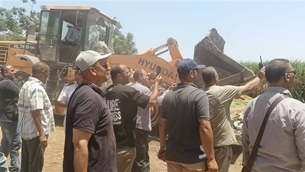 إزالة 10 حالات تعدٍ وفك شدات خشبية في حملات مكثفة بنجع حمادي