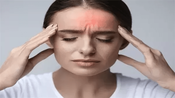 الصداع بعد السباحة.. أسباب لا تتعلق بالشمس فقط