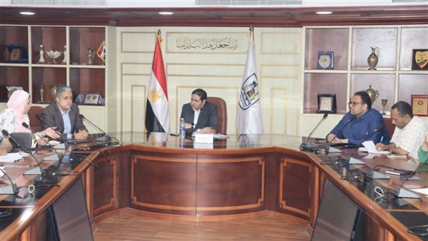 نائب محافظ بني سويف يعقد اجتماعا لمتابعة العمل بمشروع المركز الخدمي المُتكامل 