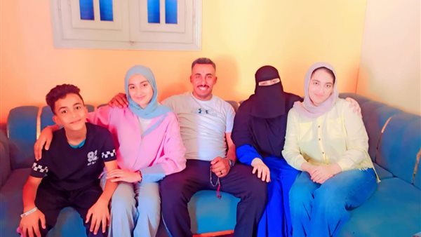 فرحتان في عزبة النقيب.. شهد الأولى على إعدادية البحيرة واحتفالات الأسرة بفوز الفراعنة
