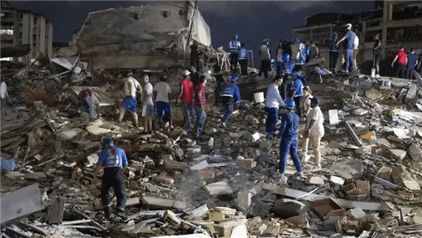 وكالة الأنباء الفرنسية: ارتفاع حصيلة زلزالي فنزويلا إلى 4490 قتيلًا