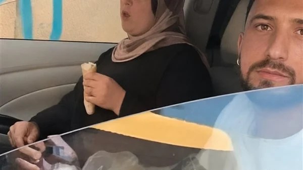 &laquo;كنت بفطرها وأكسب فيها ثواب&raquo;.. زوج يضبط زوجته في سيارة رجل غريب