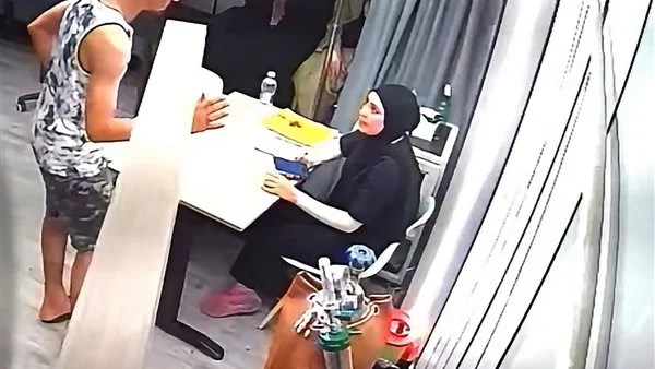 &laquo;عايز الحقنة&raquo;.. شاب يعتدي على عاملين بمركز طبي في العجمي