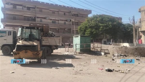 تكثيف حملات النظافة ورفع المخلفات بمدينة منفلوط والاستجابة لشكاوى المواطنين