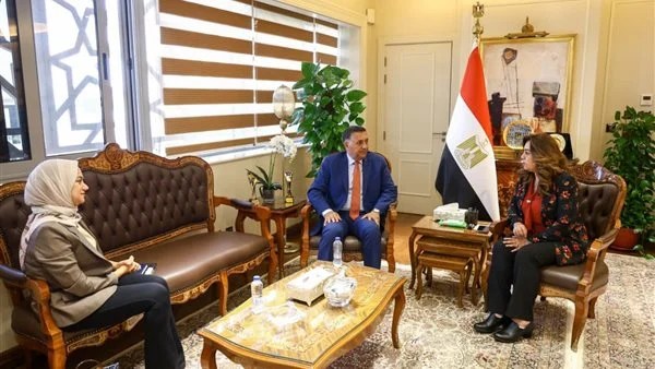 وزيرة التنمية المحلية والبيئة تبحث مع محافظ القليوبية تطوير إدارة المخلفات وزيرة التنمية المحلية والبيئة تبحث مع محافظ القليوبية تطوير إدارة المخلفات