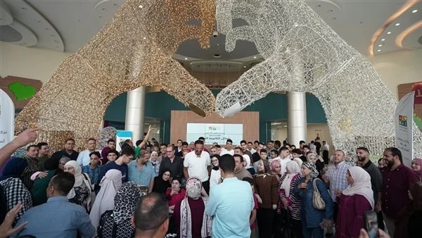 &laquo;احلموا بجرأة&raquo;.. أيمن عباس يكرم أوائل الثانوية العامة 2026 ويعلن تدريبًا وفرص عمل (صور)