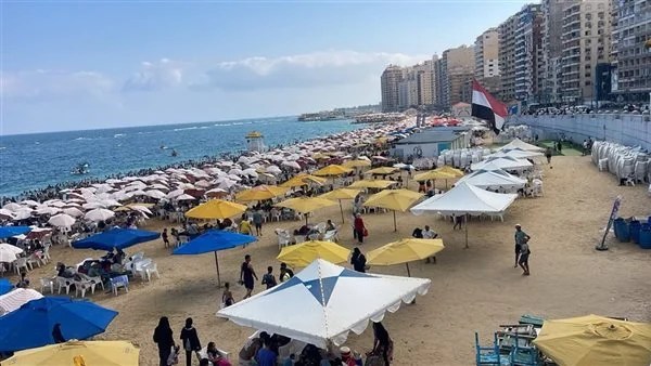 قبل نزول البحر.. السياحة والمصايف تكشف خريطة الرايات ونسب الإشغال بشواطئ الإسكندرية