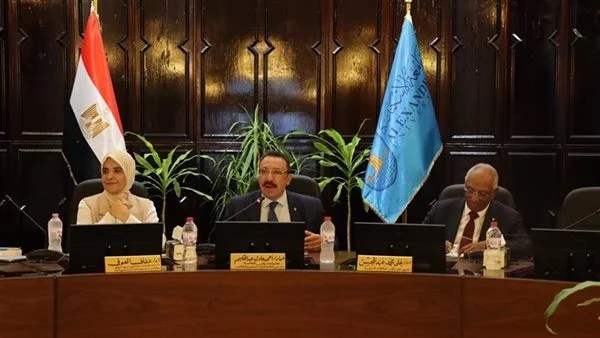 مجلس جامعة الإسكندرية يستعد للعام الدراسي الجديد ويؤكد سرعة التحول إلى جامعة ذكية