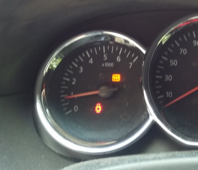 Le voyant triangle orange de tous les véhicules est un pictogramme qui prévient. Voyant Tableau De Bord Dacia Sandero | AUTOMASITES