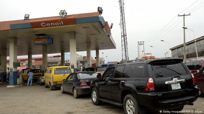 Wannan tashace ta labarai cikin harshen hausa. Ubale Musa Dw Hausa - English threatens Nigeriaâ²s native