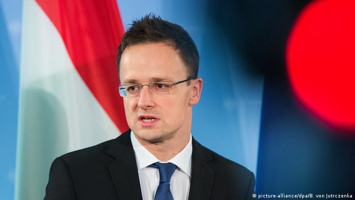 Петер Сіярто вважає, що угоду про асоціацію між ЄС і Україною треба переглянути