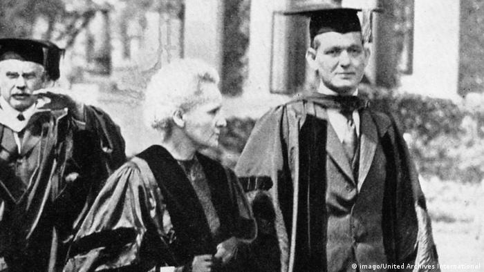 Curie, marie (marya), geborene sklodowska, französische chemikerin und physikerin polnischer herkunft, mutter von i. Marie Curie - Die Mehrfach-NobelpreistrÃ¤gerin wurde vor