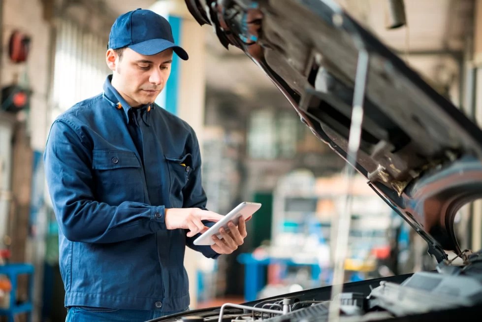Six circuits, dont un de vitesse réversible (unique en europe) doté d'une ligne d'accélération de 600 m, se prêtent à des essais industriels de roulage, des activités de loisirs et des. Mise Au Point Saisonniere Guide Pour Les Etudiants En Ecole De Mecanique Auto Cours De Mecanique Automobile Montreal
