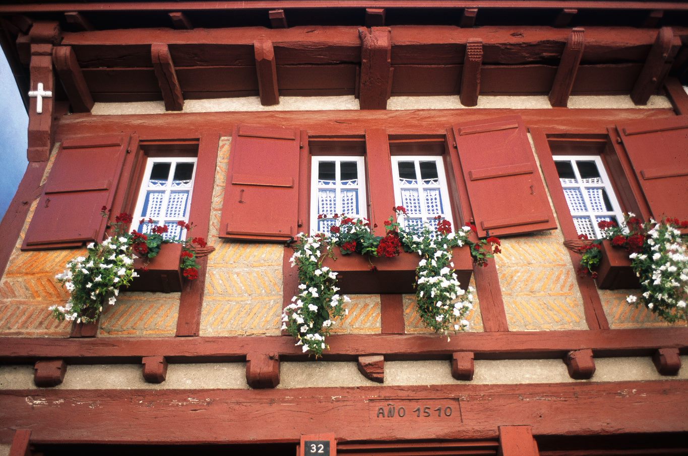 A regular tetrahedron is also a platonic solid. Toutes les chambres d'hÃ´tes | En Pays Basque