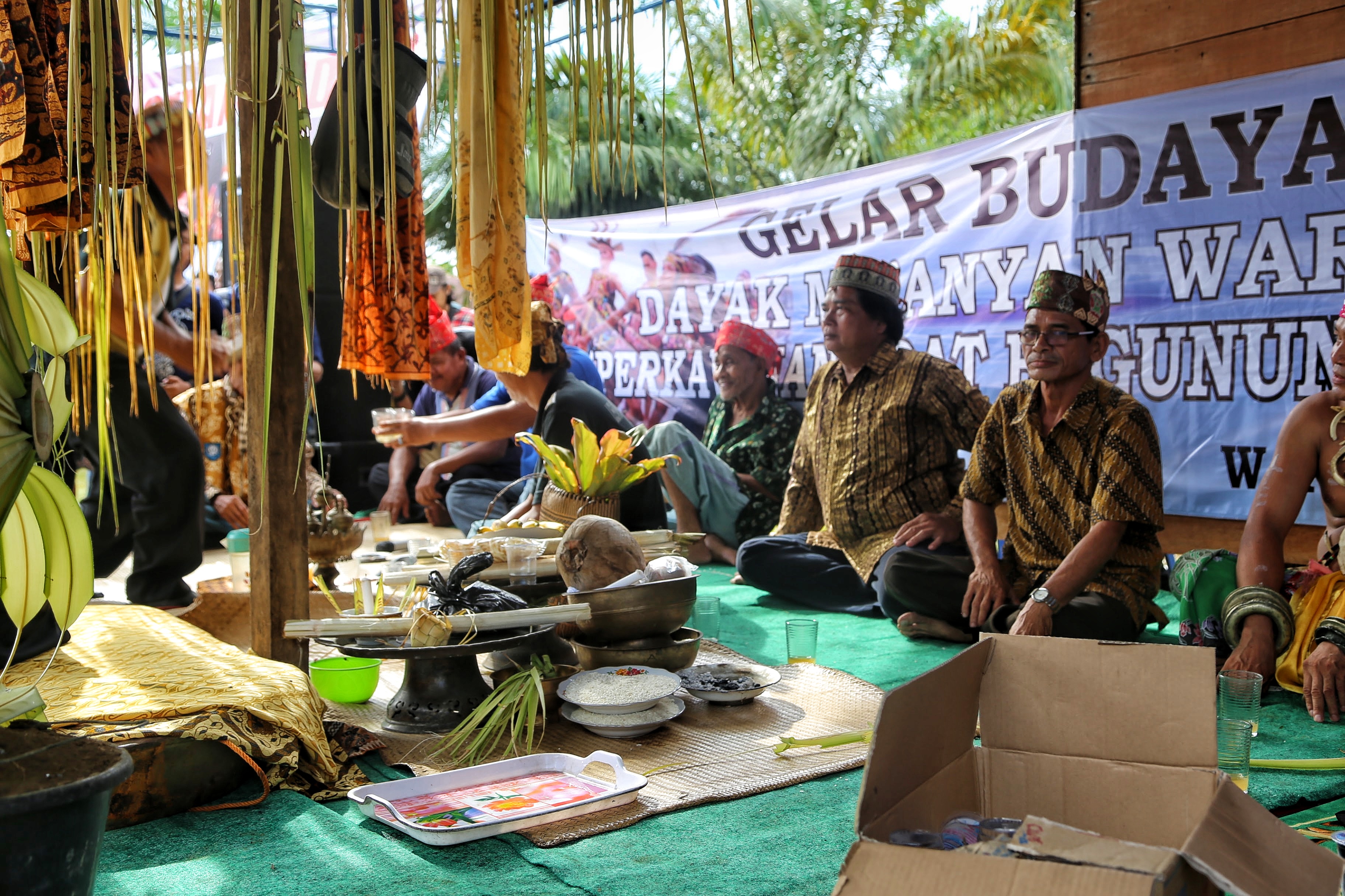 Perkawinan Adat Dayak Maanyan Bagunung Perak | Travel Blog Indonesia - Jurnal Permainan Tradisional Daerah Minangkabau