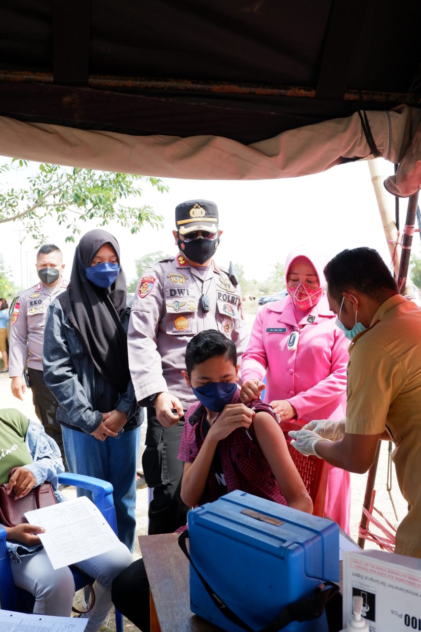 Sambut HUT Polwan, Polres MBD Kejar Vaksinasi dan Bagi Bansos
