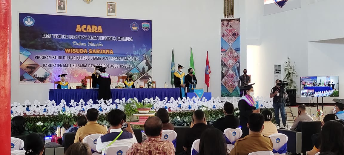 17 Sarjana PSDKU dan 5 Magister Unpatti Wisuda di MBD