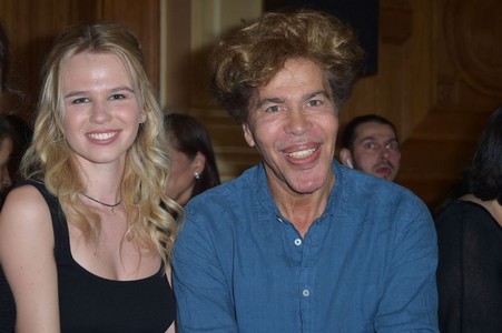 Père de six enfants, trois fois marié, on ne peut pas vraiment dire qu'il ait chômé. Igor Bogdanoff S Introduit De Force Au Domicile De Son Ex Je Vais Te Casser La Gueule