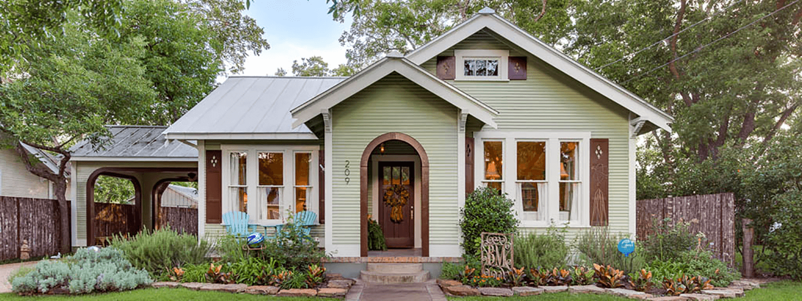 409 east travis street, fredericksburg 1.5/1 1790's log cabin | 2 king beds | kitchenette | private hot tub | whirlpool tub for 2 | indoor fireplace . Find Lodging In Fredericksburg, TX | Fbglodging.com