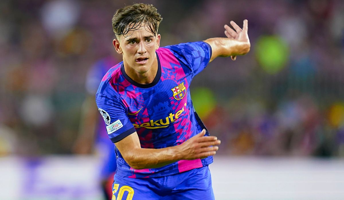 Pablo martín páez gavira (born 5 august 2004), commonly known as gavi, is a spanish professional footballer who plays as a midfielder for . The surprising detail of Luis Suárez with Gavi in the ...