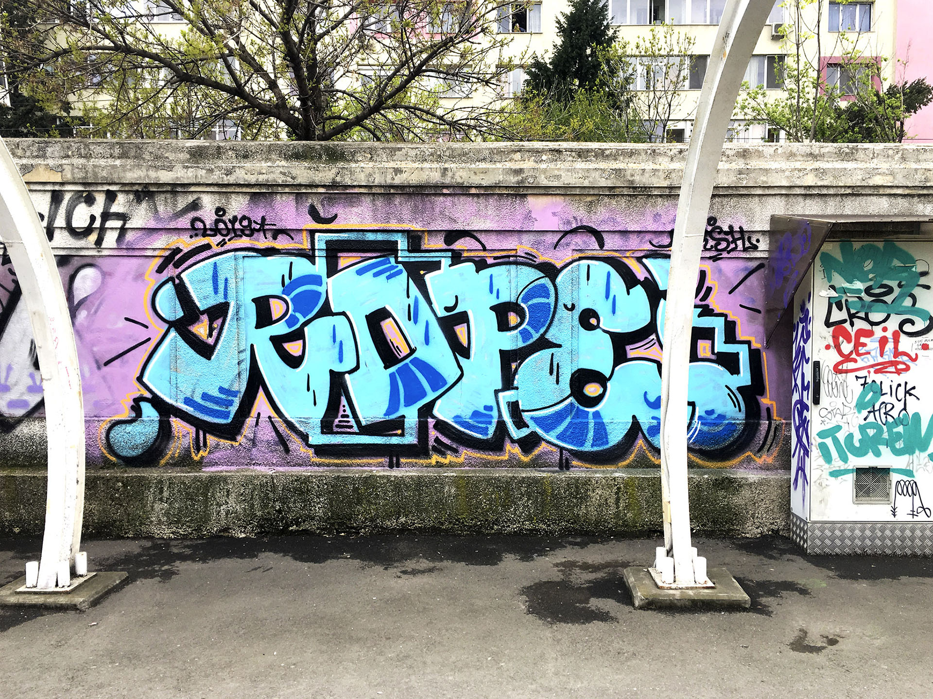 Roper 202 București graffiti street art