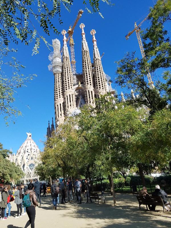 Barcelona posee una impresionante oferta cultural, contando con algunos interesantes museos como la fundación joan miró o el museo picasso, aunque donde se aprecia realmente el arte que envuelve la ciudad es paseando por sus calles llenas de historia y cargadas de encanto. Spain Tour Packages And Trips Featuring Seville Barcelona More