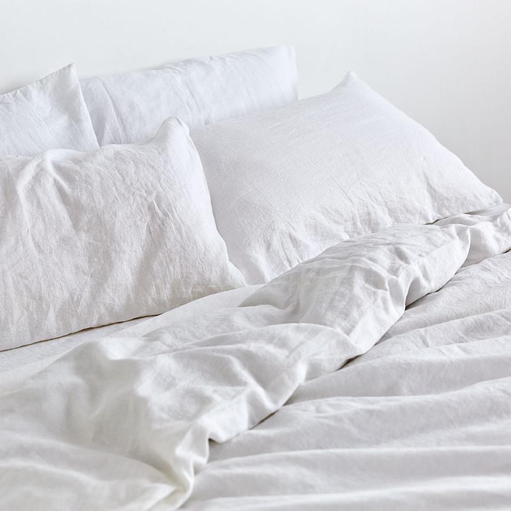 10 Jenis Bed Cover: Bahan dan Fungsinya | Flokq Coliving Jakarta Blog