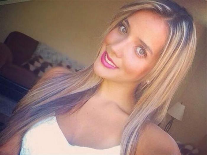 Las cosas no quedaron allí porque cuando la modelo llegó a . Fotos de las esposas de los jugadores de Argentina y