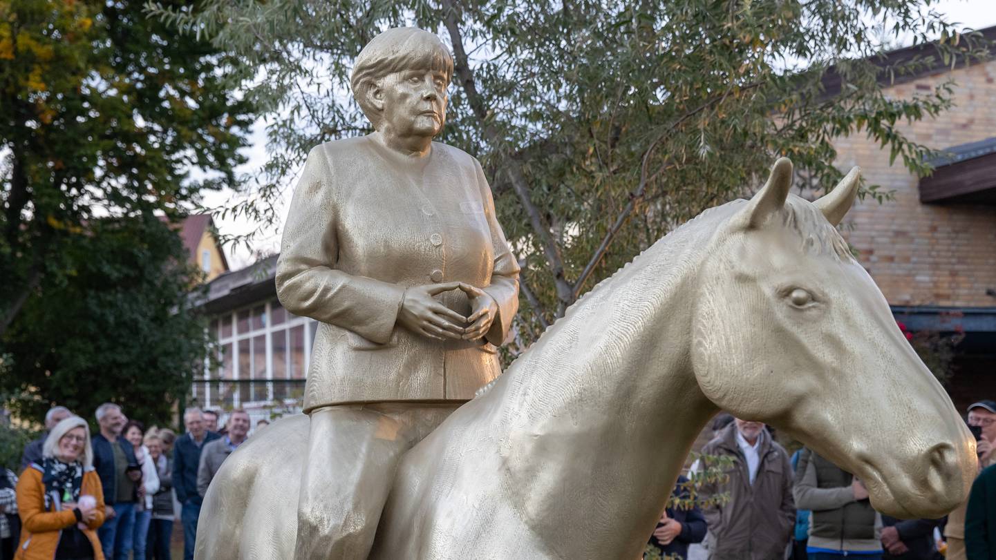 Statuie controversată, dedicată Angelei Merkel