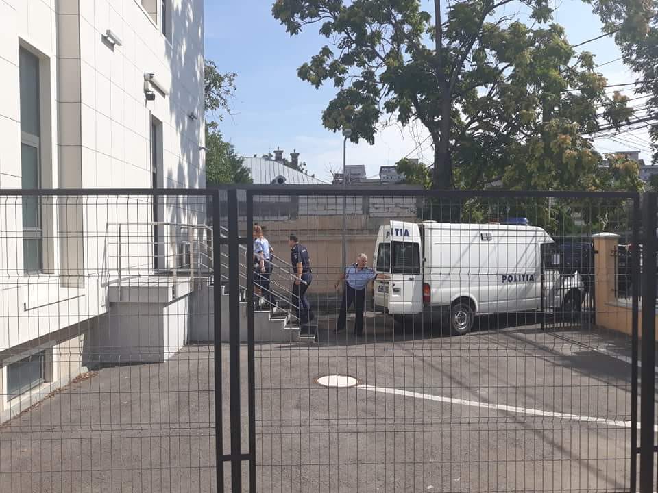 Craiovean extrădat în SUA pentru fraude de peste 1,6 milioane de dolari