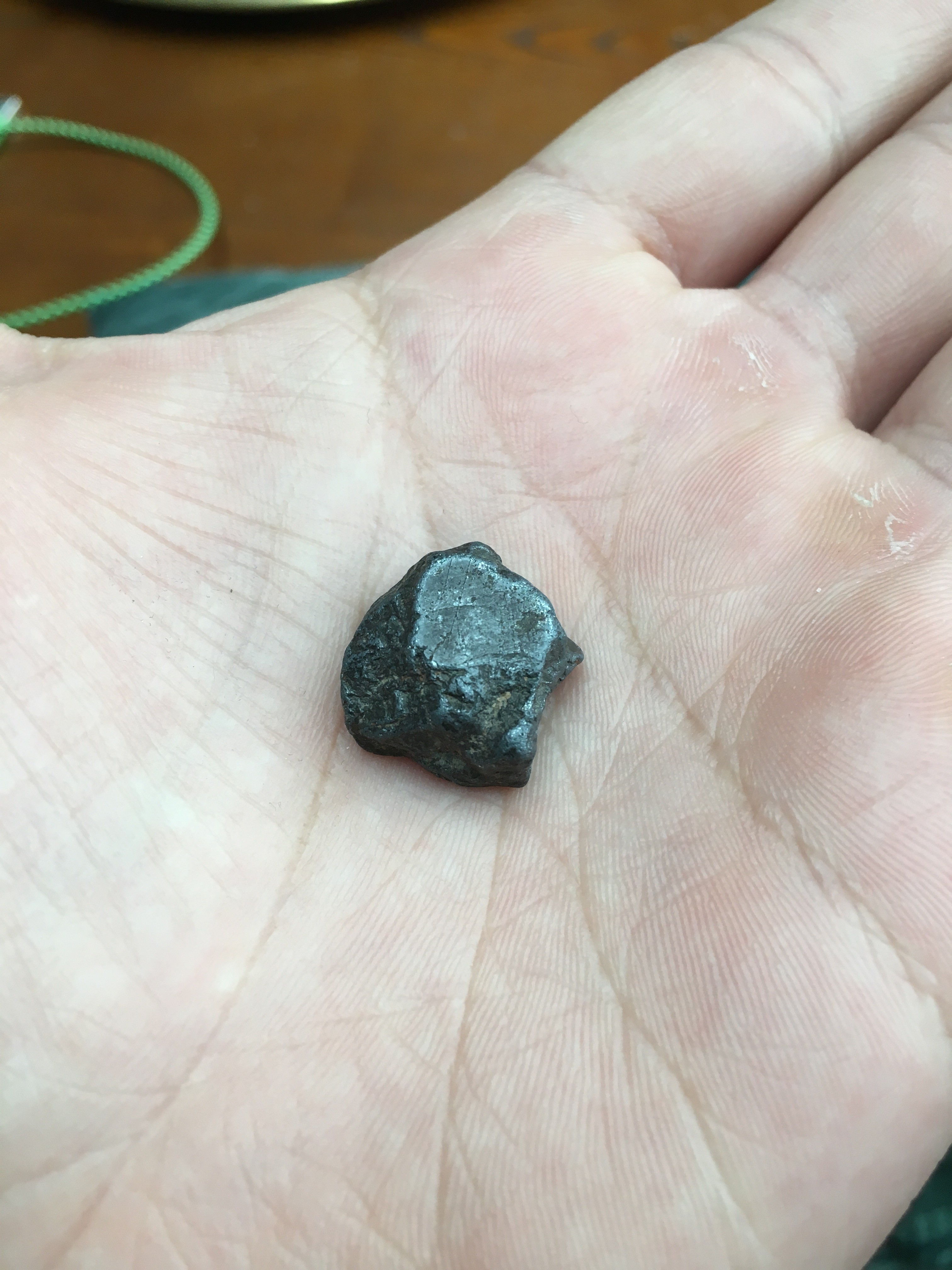 Diamant noir ou minéral ? - Demandes d' identification de minéraux -  Géoforum