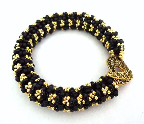 The beads also come in various materials, from wood to acrylic and even glass. 16 Easy Seed Bead Bracelet Patterns | Guide Patterns