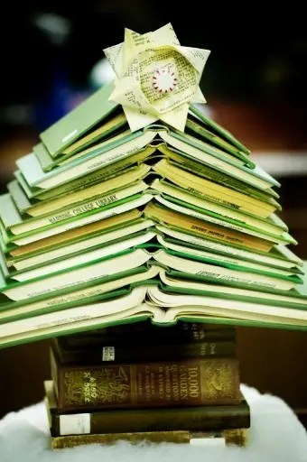 Christmas is one of my favorite holidays, the snow, the lights, santa, gifts! 17 DIY Instructions and Ideas to Make a Christmas Tree