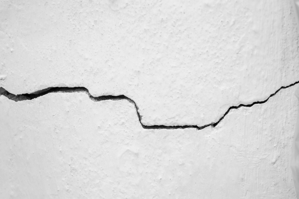 Risse treten in altbaudecken gelegentlich auf. Horizontale Risse In Der Innenwand Ursachen Und Massnahmen