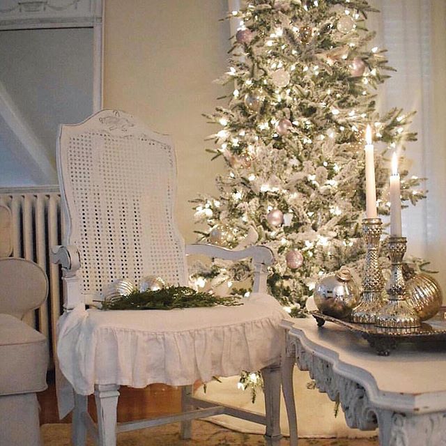 Regina gust designs's profile photo. 28 Holiday Looks To Try Lovely Interiors To Spy Now Hello Lovely