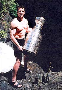 49+ Beautiful 275 Lb Bench Press - Most Jacked NHL Hockey Players | Muscle Prodigy : The advent of bench press shirts, which support the lifter's shoulders and provide upward force, have increased records significantly since 1985 (for example, when the shirted record was.