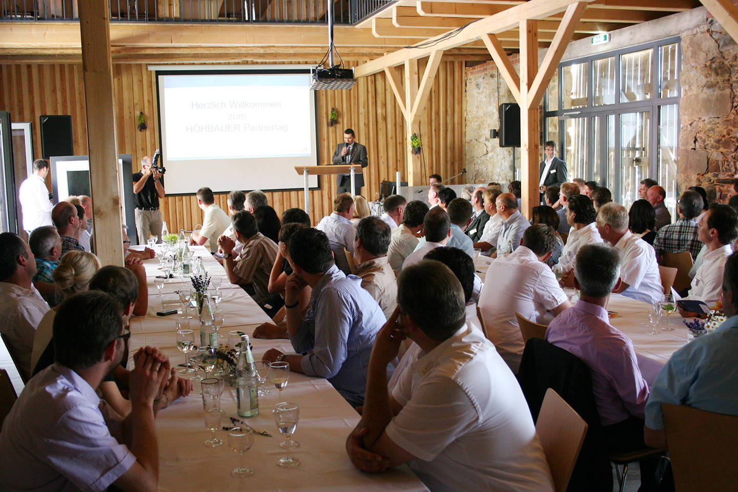 Neben den gasträumen wurde zudem eine alte scheune . HÃHBAUER Partnertag 2012 | HÃHBAUER