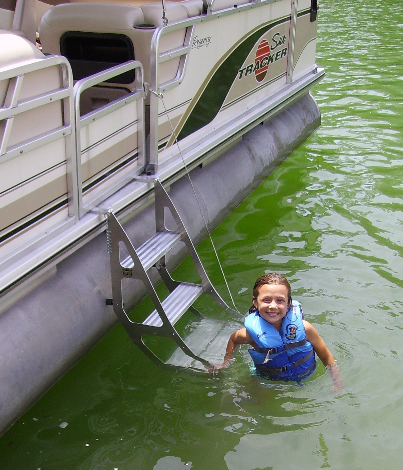 Get inspiration for your deck project with these backyard deck ideas. Tooner I Pontoon Ladder | Pontoon Boat Access | Marine | IAS