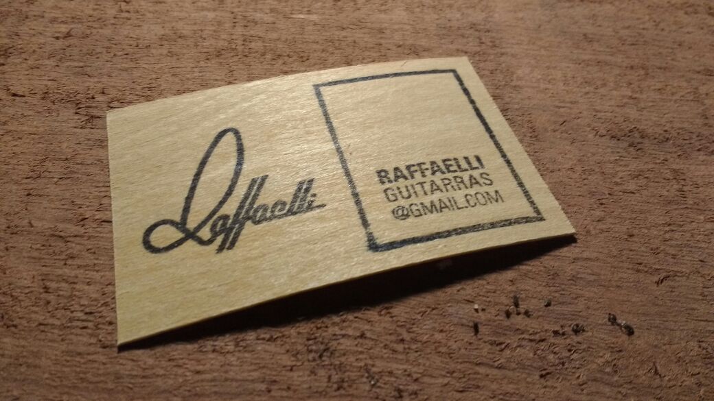 Tarjetas de madera para Raffaelli Guitarras