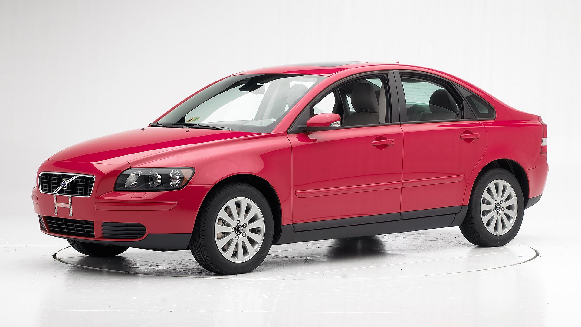 Whether you want to find a volvo dealer to buy a new vehicle, to buy parts for a volvo or if you need to schedule a service appointment, there are several ways to find the nearest dealer. 2006 Volvo S40