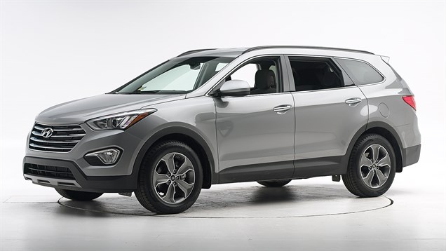 There are few options, only the single engine choice, but there's a lot of tech, a lot of refinement and a. 2016 Hyundai Santa Fe