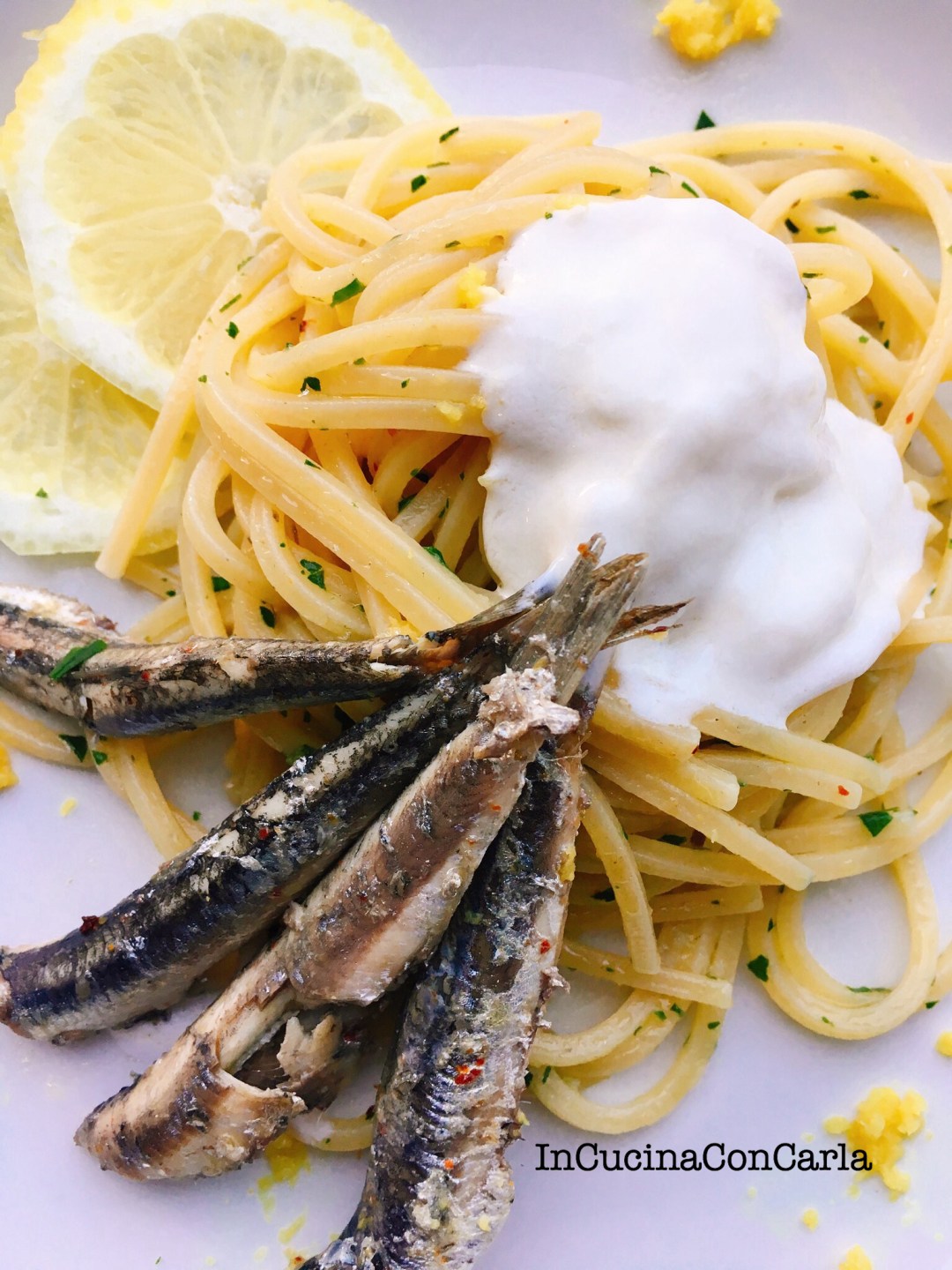 Spaghetti con acciughe limone e stracciatella InCucinaConCarla