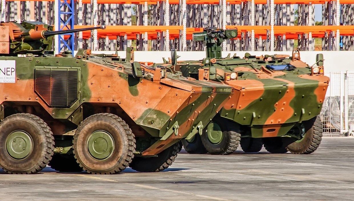 En américa latina en la producción de vehículos blindados a rueda, . Argentina Evalua Adquirir El Blindado Iveco 6x6 Guarani