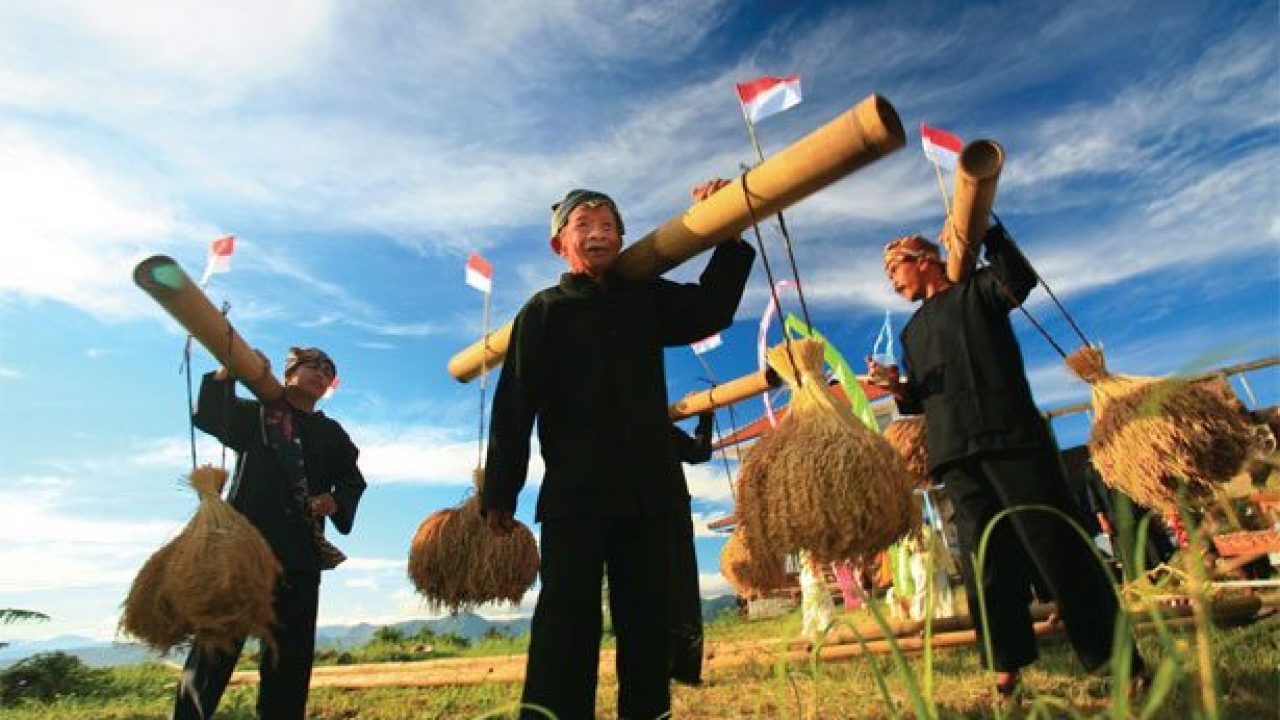 PENGERTIAN, CIRI-CIRI DAN CONTOH KEARIFAN LOKAL