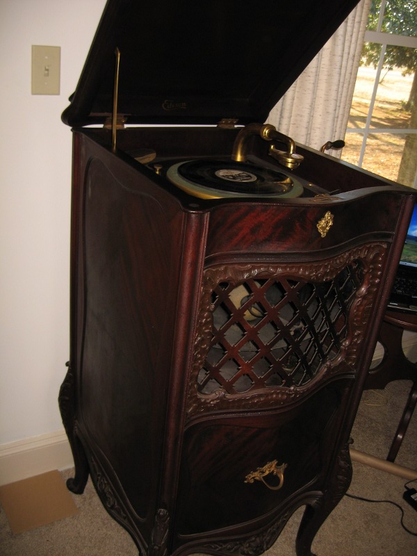 I am certain others can provide more and better information but i'll give it my best. Edison Diamond Disc A375, B375 (Louis XV)