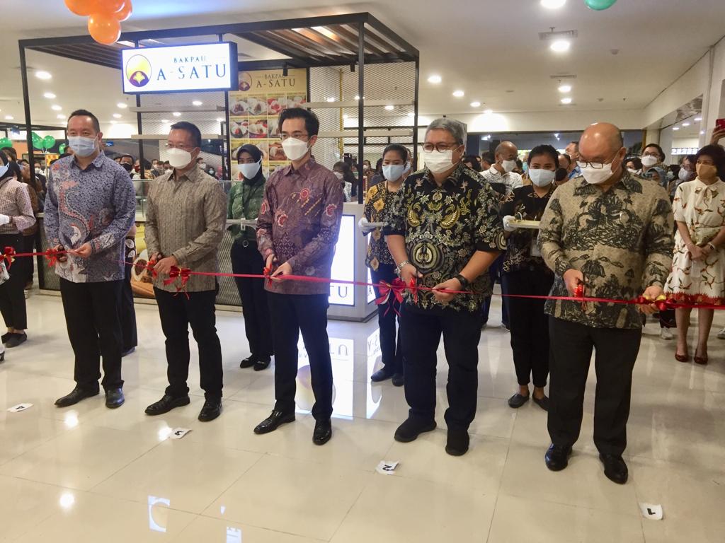 Featuring a range of services and dining destinations to please every palate, the center is representative of its community. Diamond Supermarket Opens At Poins Jakarta Selatan Intiland