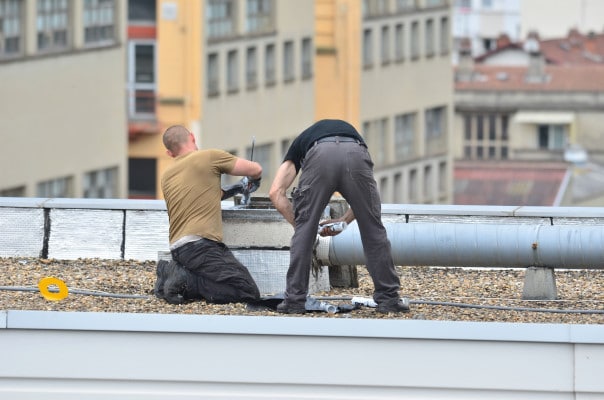 Dans le cas d&#x27;un appartement ou d&#x27;une maison à toit plat, il existe des caissons compacts pouvant tenir dans un placard. Comment s'effectue l'installation d'une VMC