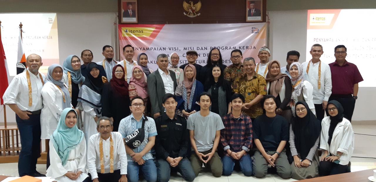 Itenas memiliki 205 orang dosen tetap yang berpendidikan sebagian besar pascasarjana magister dan doctor dari lulusan dalam maupun luar negeri. Bakal Calon Dekan Pertama Fakultas Baru Di Itenas Itenas