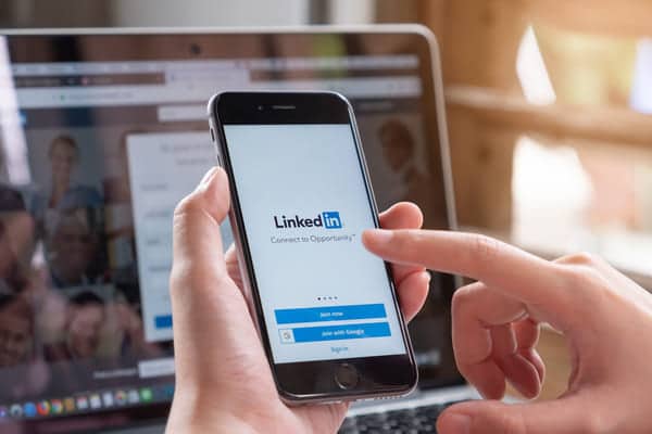 I 12 Migliori Esempi Di Sommari Di Linkedin Per Chi Cerca Lavoro - Jobiri I 12 Migliori Esempi Di Sommari Di Linkedin 400_x_600_jpg