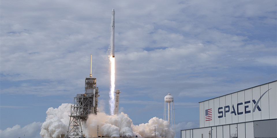 На 7 октомври SpaceX успешно изведе още един сателит в